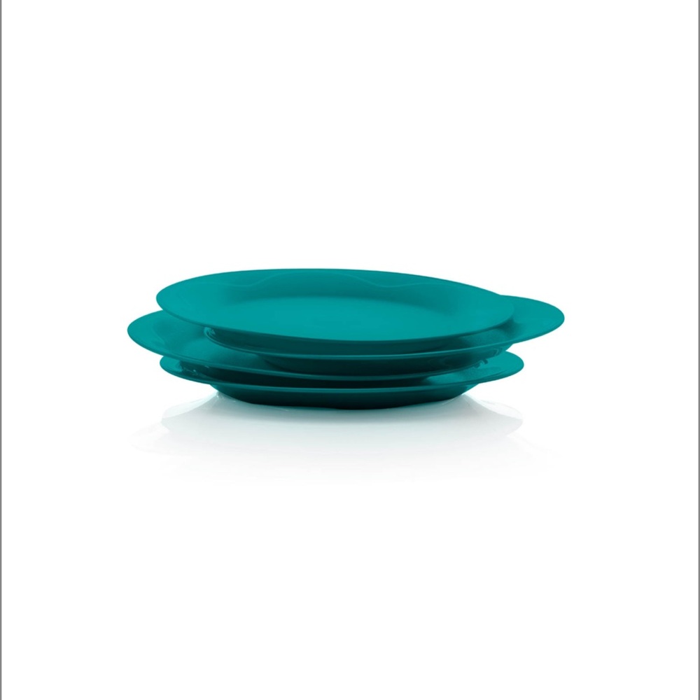 Tupperware Set of Teal Plates
